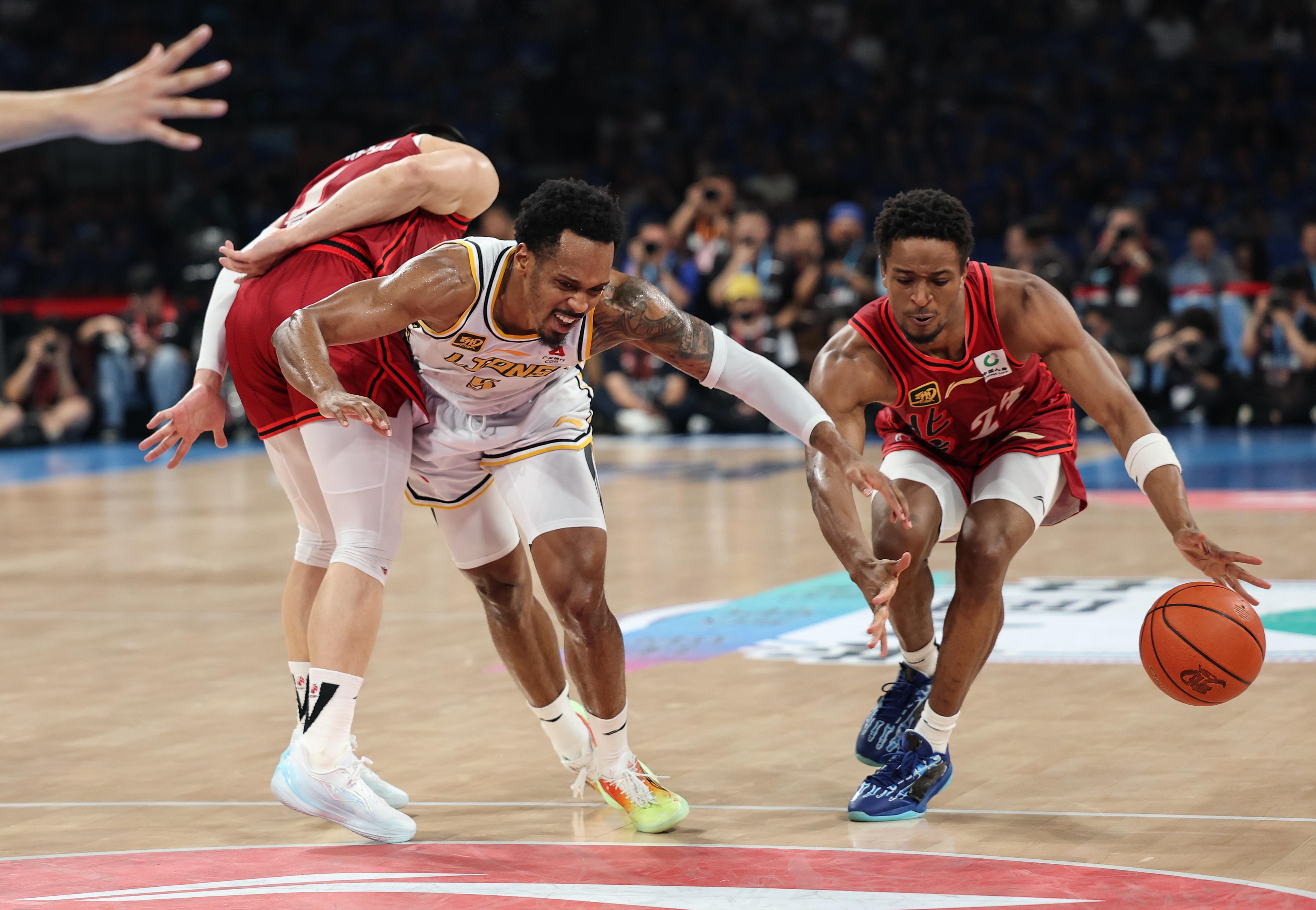 转会期体能课后，菲尼克斯太阳远射贴柱备战欧篮联，信心回归，高层口径保持一致的简单介绍